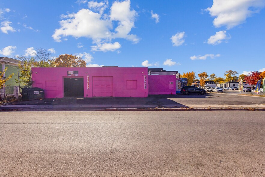 More Photos Of 156-162 Franklin Ave, Hartford General Retail For Sale