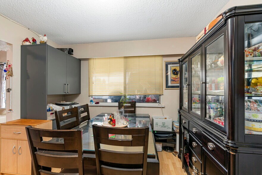 More Photos Of 32354 Marshall Rd, Abbotsford Freestanding For Sale