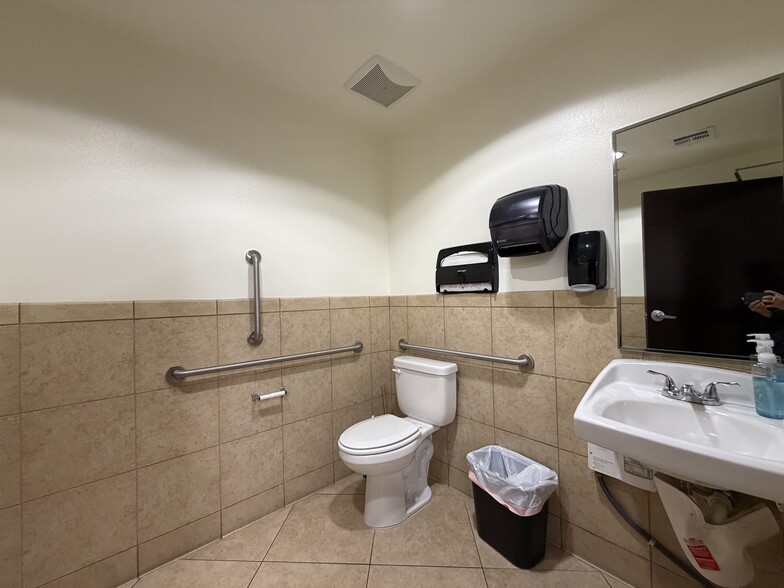 More Photos Of 6332 S Rainbow Blvd, Las Vegas Medical For Lease
