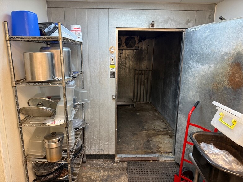 More Photos Of 209 17th St SW, Massillon General Retail For Sale