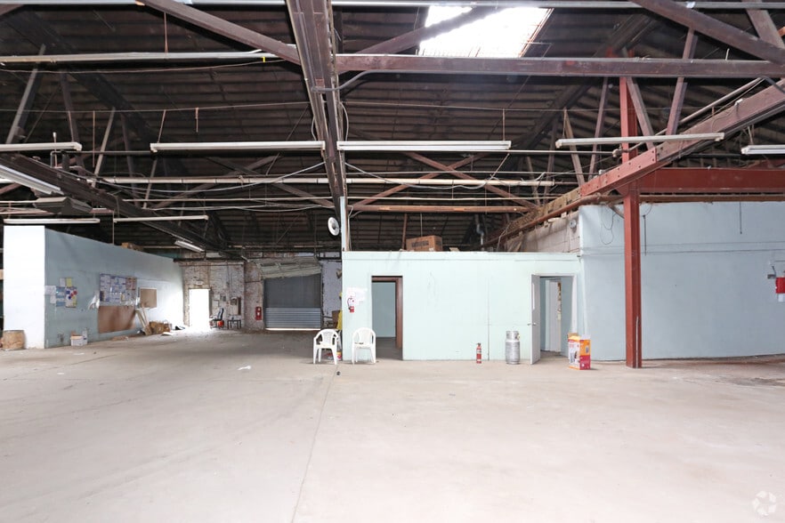 More Photos Of 49 Empire St, Newark Warehouse For Lease