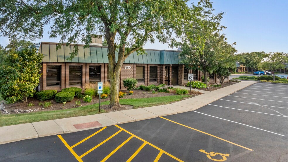 More Photos Of 3030-3140 Finley Rd, Downers Grove Unknown For Lease