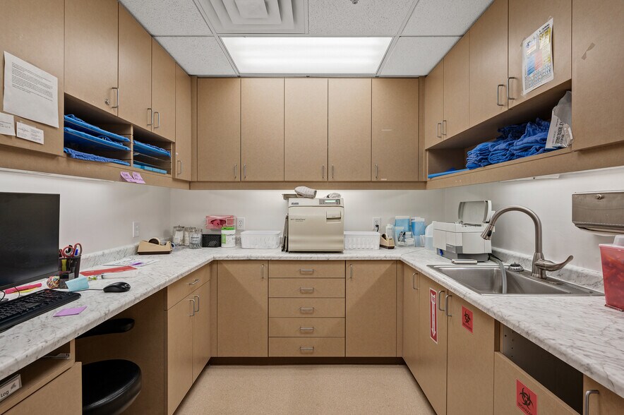 More Photos Of 13875 Hwy 13 Frontage Rd S, Savage Office For Lease