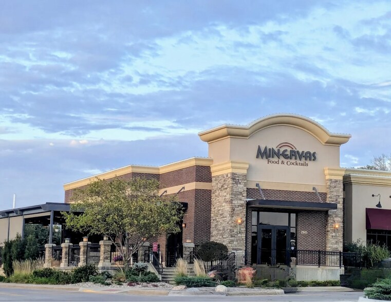 More Photos Of 2945 Hamilton Blvd, Sioux City Restaurant For Lease