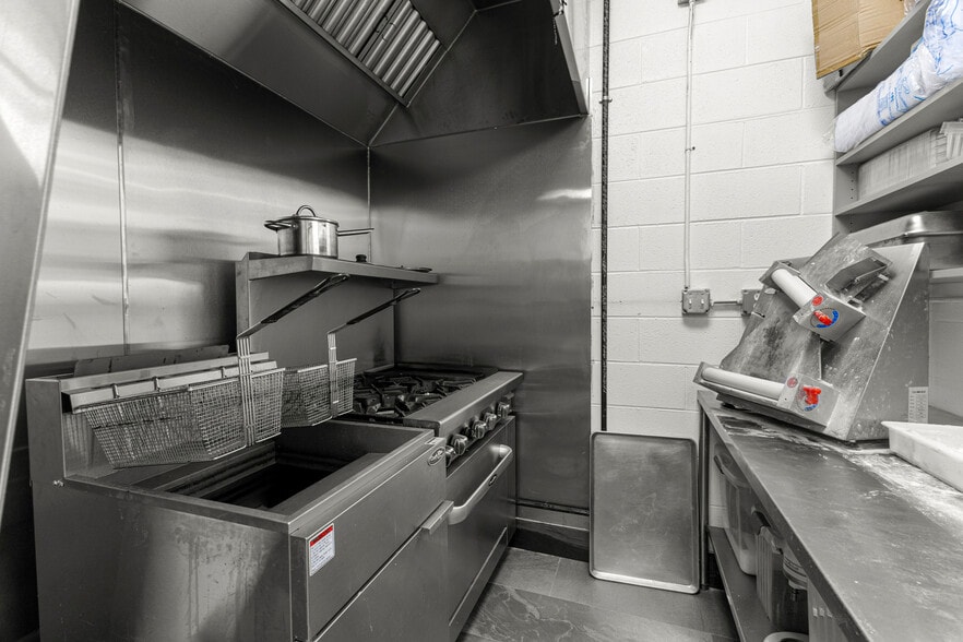 More Photos Of 14730 Champaign Rd, Allen Park Storefront Retail Office For Sale