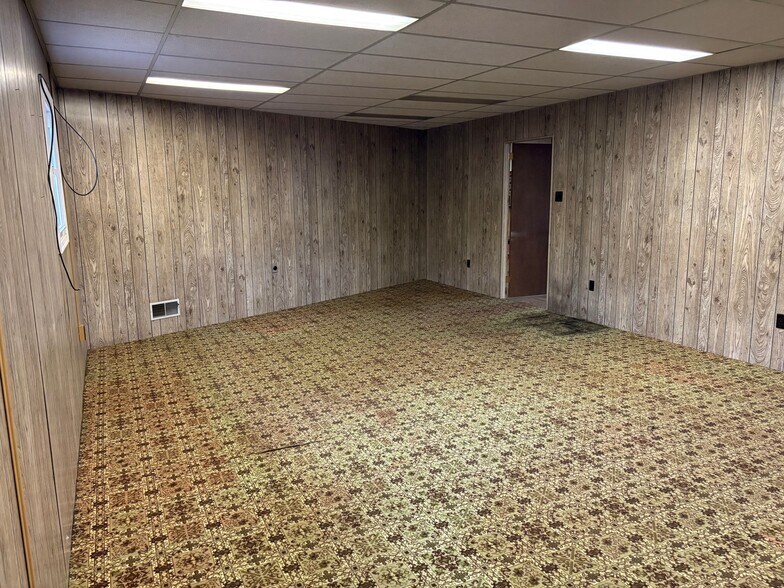 More Photos Of 6712 Main St, Martins Creek Service Station For Sale