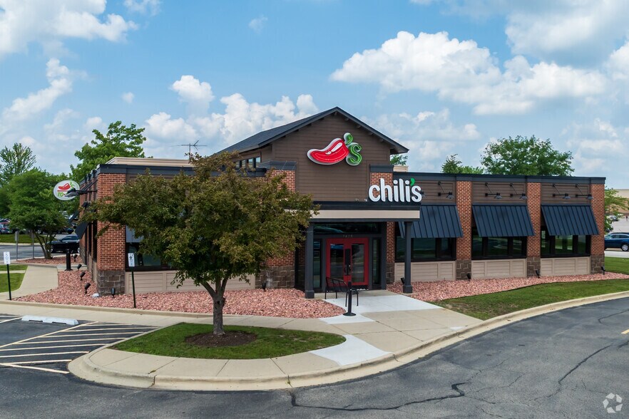More Photos Of 5620 Northwest Hwy, Crystal Lake Restaurant For Sale