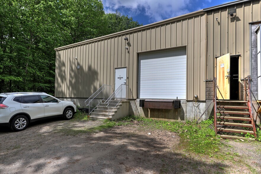 More Photos Of 15 Container Dr, Terryville Manufacturing For Lease