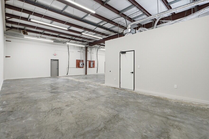 More Photos Of 5342 5th St, Katy Freestanding For Lease