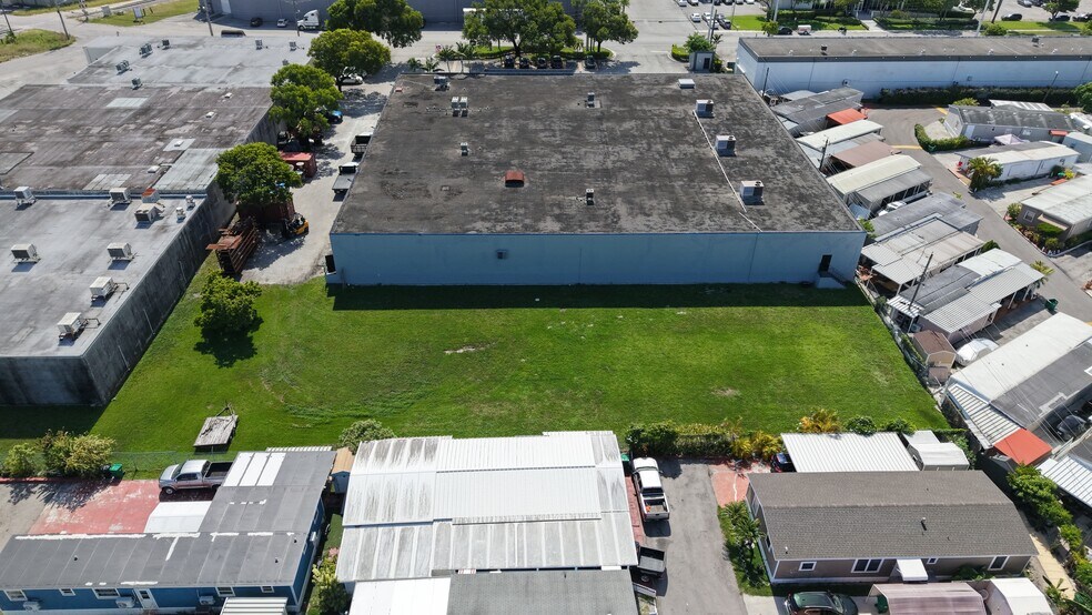 More Photos Of 8007-8115 NW 74th Ave, Miami Warehouse For Lease
