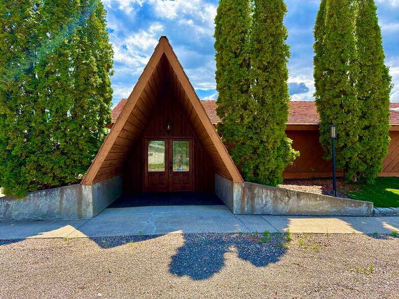 Primary Photo Of 311 12th St, Chinook Specialty For Sale