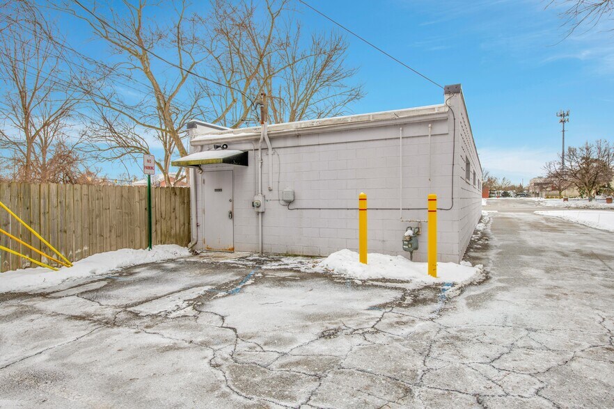 More Photos Of 23380 Goddard Rd, Taylor Freestanding For Lease