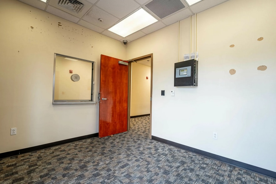 More Photos Of 1121 E Austin, Harlingen Office For Lease