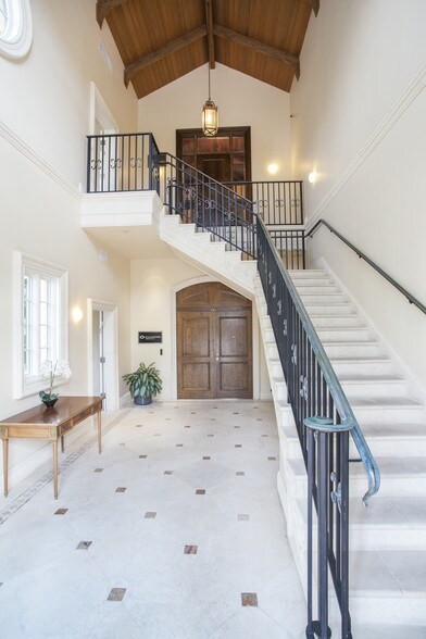 More Photos Of 240 Royal Palm Way, Palm Beach Office For Lease