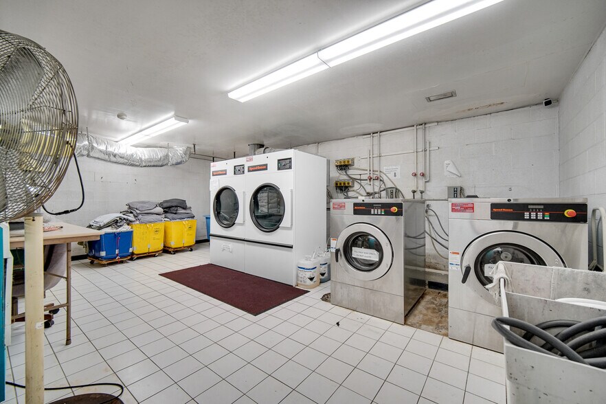 More Photos Of 17430 Dixie Highway, East Hazel Crest Healthcare For Sale