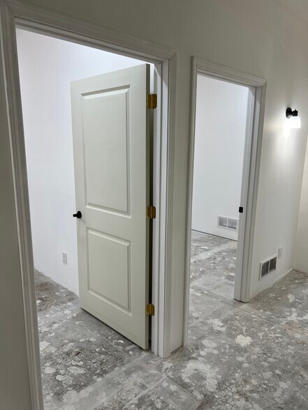 More Photos Of 330 E Oak St, Louisville Office For Sale
