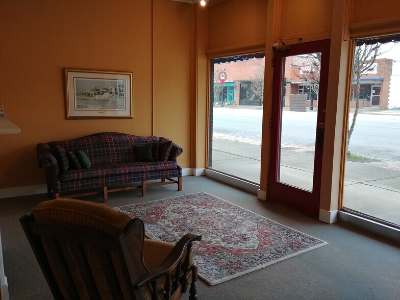 More Photos Of 242 2nd St, Cheraw Office For Lease