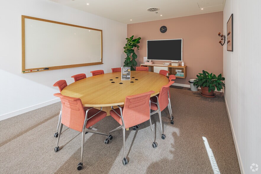 More Photos Of 1 Calle Vía de los Poblados, Madrid Coworking Space