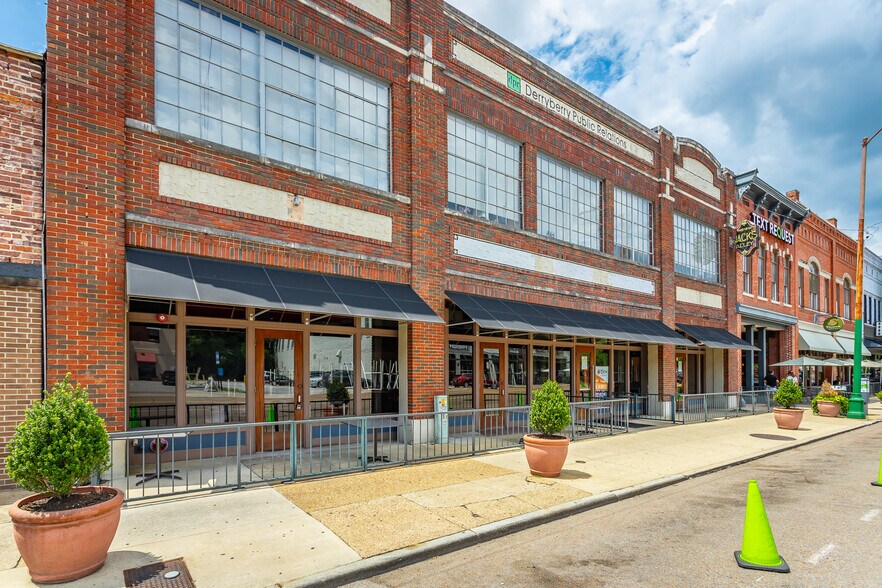 More Photos Of 420 Broad St, Chattanooga Storefront For Lease