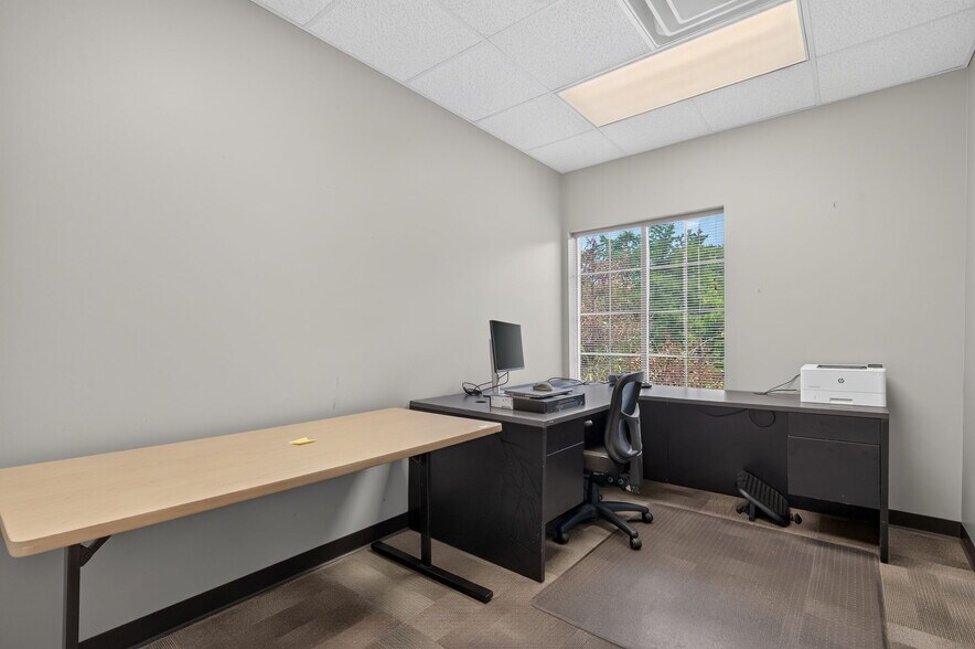 More Photos Of 1567 W Diane St, Ozark Office For Sale