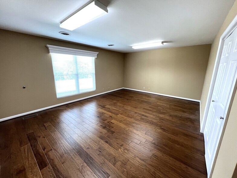 More Photos Of 1226 Lakeview Dr, Franklin Loft Creative Space For Sale