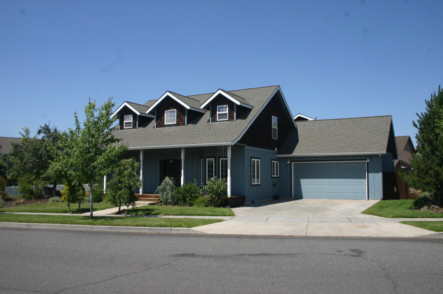 Primary Photo Of 20826 NE Sierra Dr, Bend Apartments For Sale