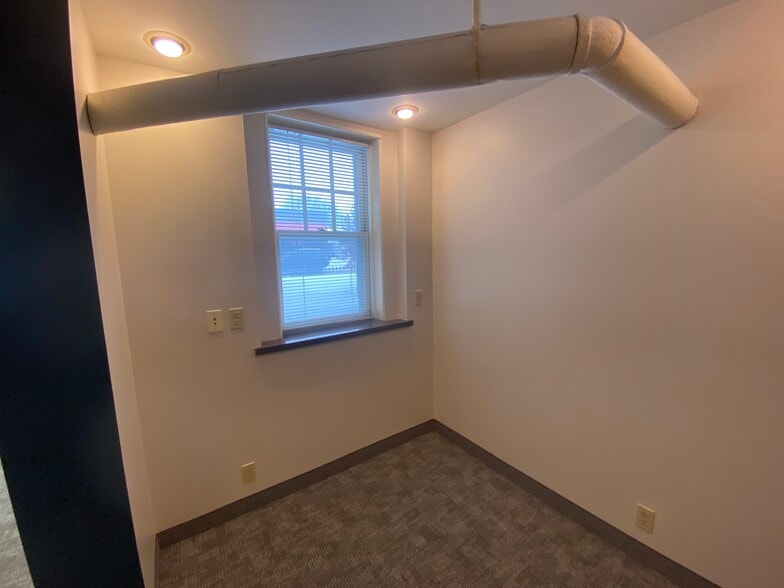 More Photos Of 239 Cleveland Ave N, Saint Paul Loft Creative Space For Lease