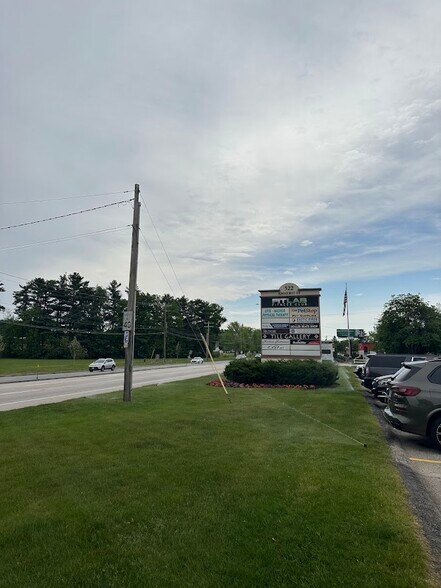 More Photos Of 522 Amherst St, Nashua Showroom For Lease
