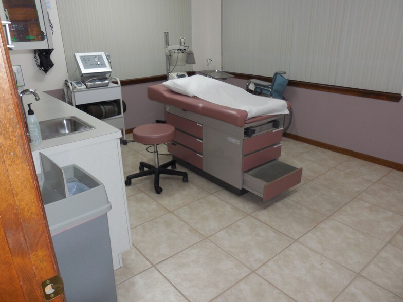 More Photos Of 12545-12551 New Brittany Blvd, Fort Myers Medical For Sale