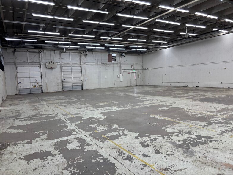 More Photos Of 3000-3066 S Platte River Dr, Englewood Warehouse For Lease