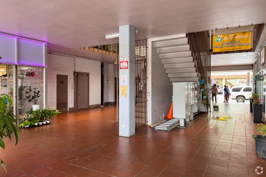 More Photos Of 1136 12th Ave, Honolulu Office For Lease