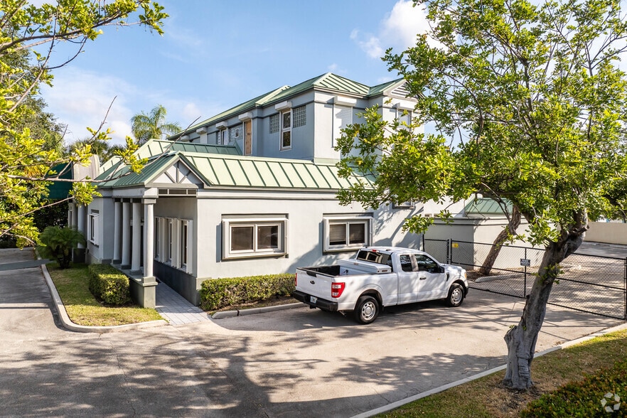 More Photos Of 540 S Federal Hwy, Deerfield Beach Freestanding For Lease