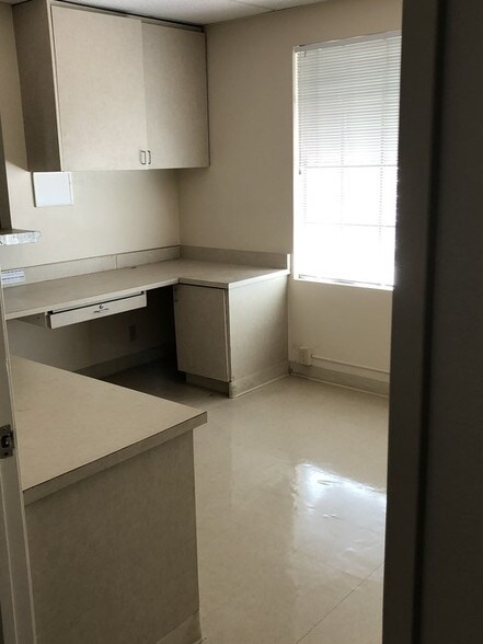 More Photos Of 81880 Dr Carreon Blvd, Indio Medical For Lease