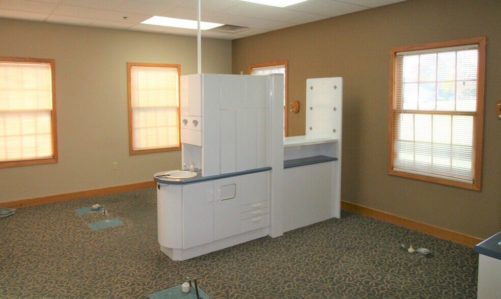 More Photos Of 470 Bennett Dr, Warren Medical For Lease