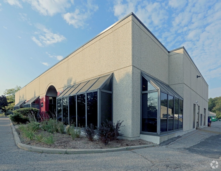 More Photos Of 100 W Beaver Creek Rd, Richmond Hill Light Distribution For Sale