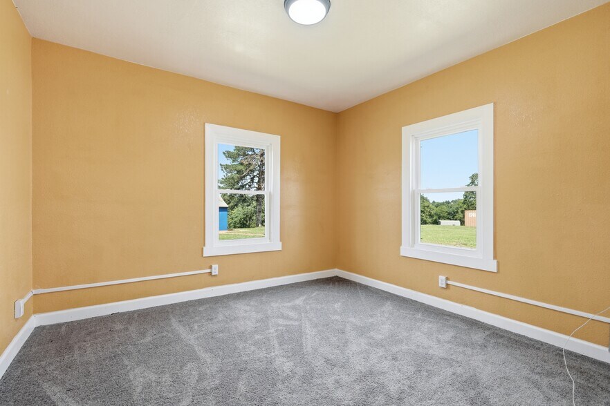 More Photos Of 10907 E 87th St, Raytown Multifamily For Sale