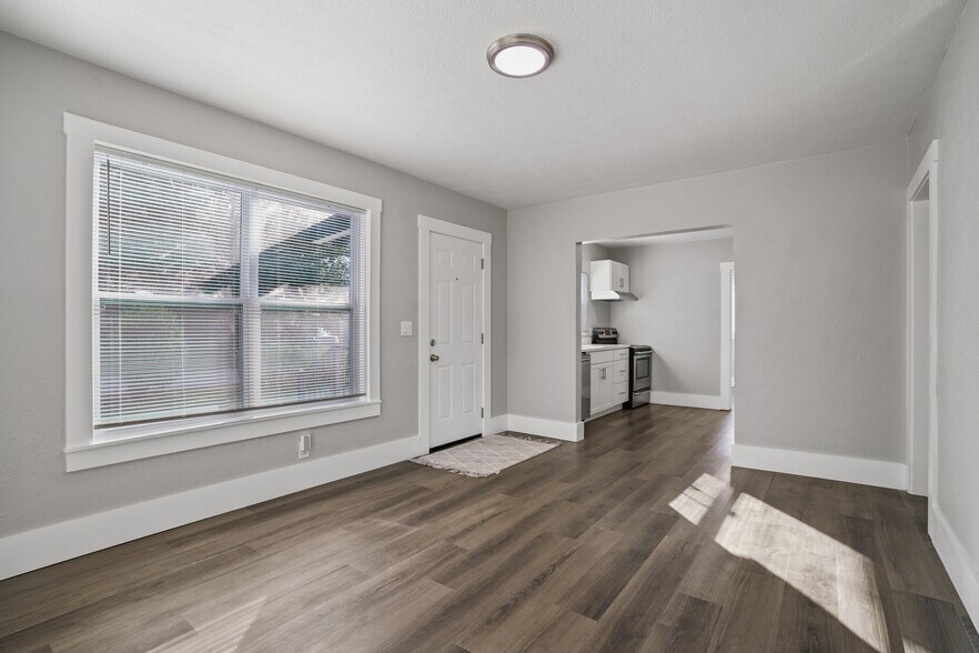 More Photos Of 1006 15th Ave NW, Largo Multifamily For Sale
