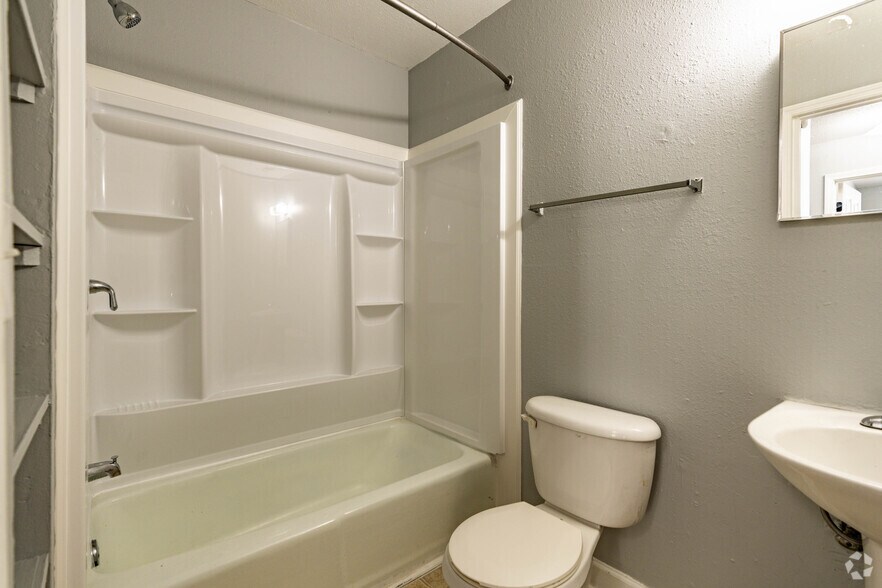More Photos Of 1351 Avondale Dr, Clarksville Apartments For Sale