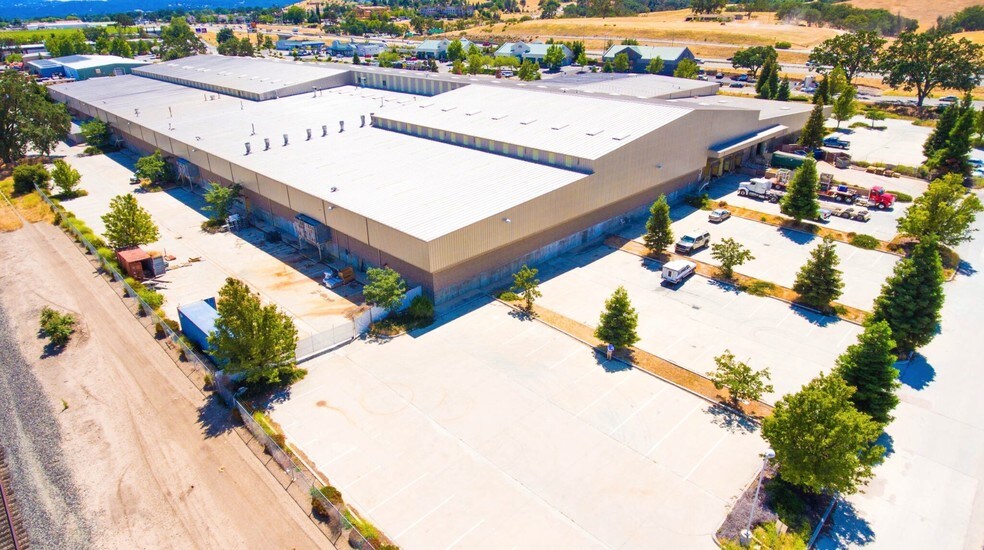 Primary Photo Of 1650 Ramada Dr, Paso Robles Manufacturing For Lease