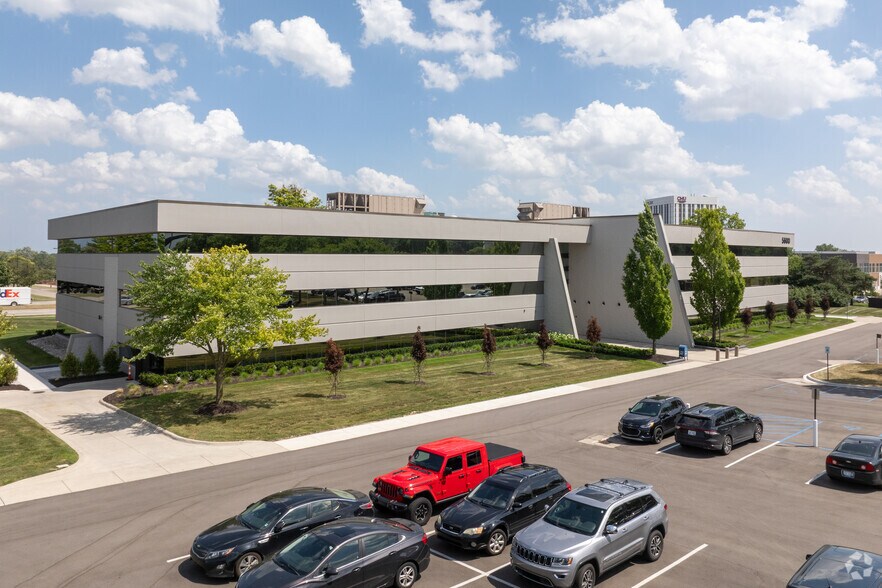 Primary Photo Of 5600 New King Dr, Troy Medical For Lease