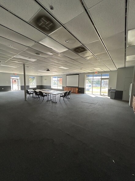 More Photos Of 5255 Port Royal Rd, Springfield Warehouse For Lease