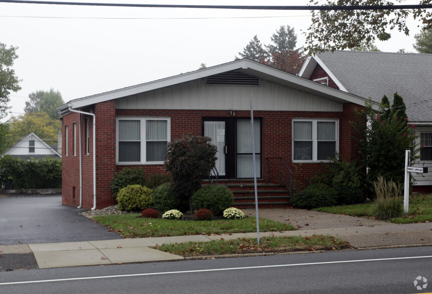 Primary Photo Of 141 White Horse Pike, Audubon Medical For Lease