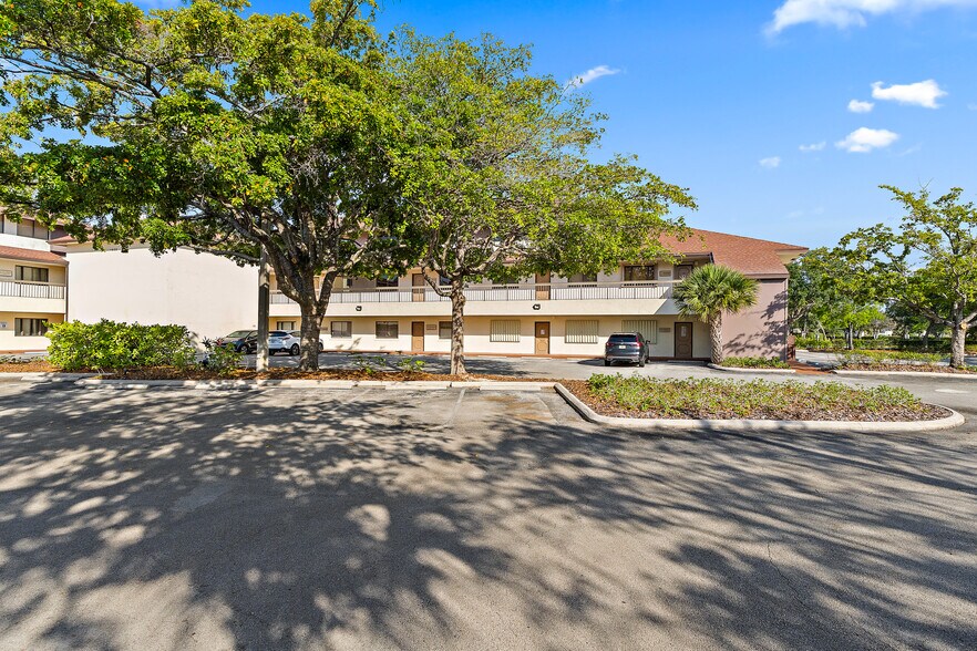 More Photos Of 400 Executive Center Dr, West Palm Beach Medical For Sale