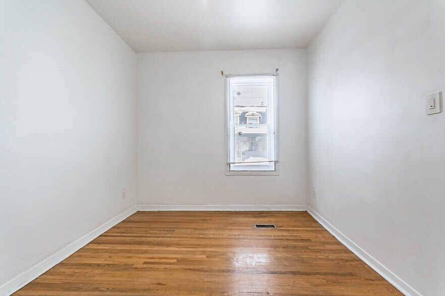 More Photos Of 740 Lansdowne Av, Toronto Multifamily For Sale
