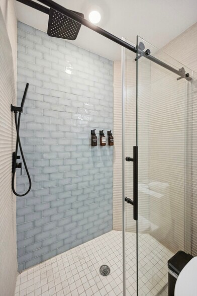 More Photos Of 1325 Spruce St, Philadelphia Hotel For Sale