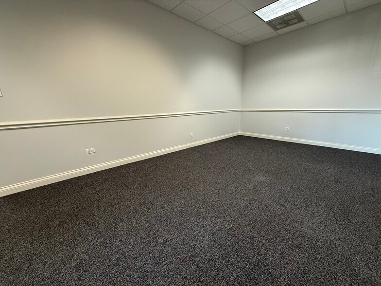 More Photos Of 1880 W Winchester Rd, Libertyville Medical For Sale