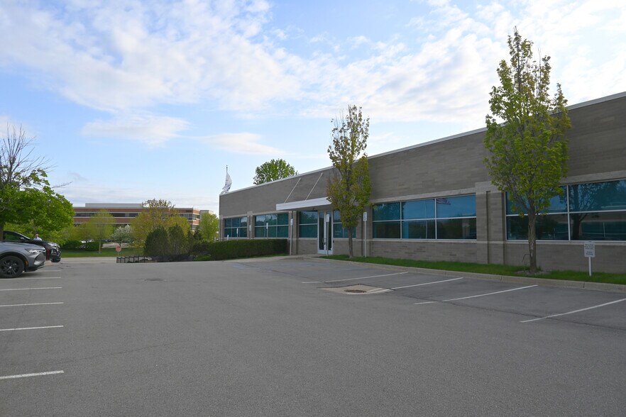 More Photos Of 39525 W 13 Mile Rd, Novi Office For Sale