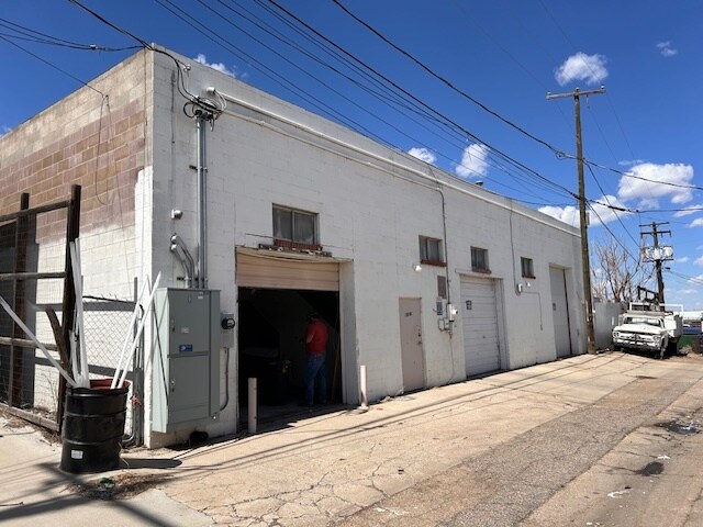 More Photos Of 3936-3940 Niagara St, Denver Light Distribution For Lease