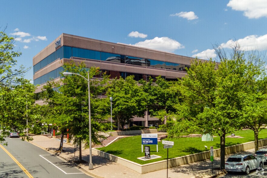 More Photos Of 2500 Wilson Blvd, Arlington Office For Lease
