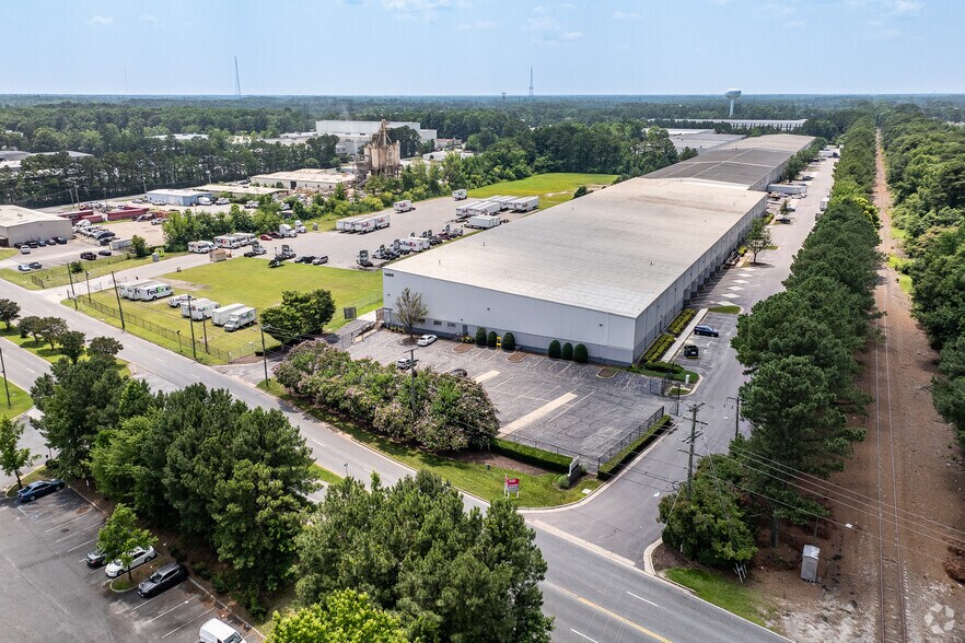 More Photos Of 1400 Cavalier Blvd, Chesapeake Warehouse For Lease